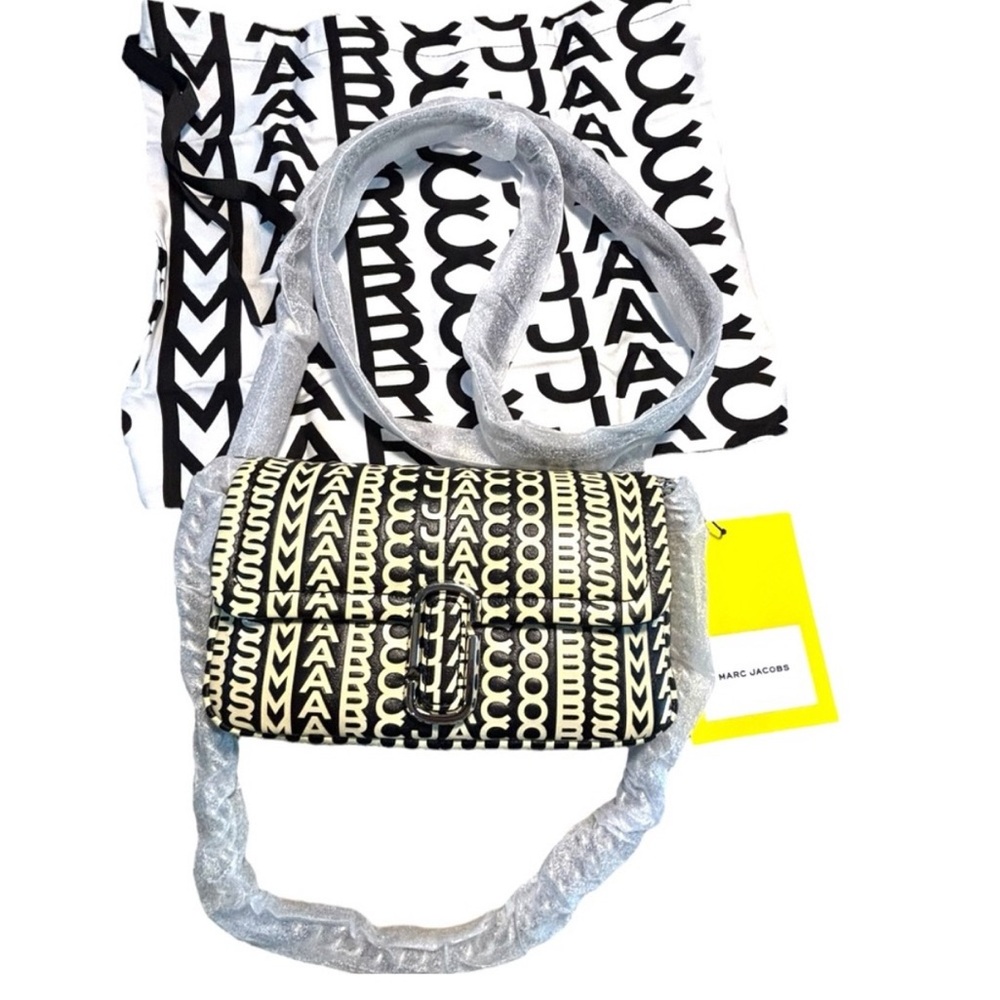 Marc Jacobs Snapshot Chain Crossbody Bag
Monogram Print NWT Black & Cream
